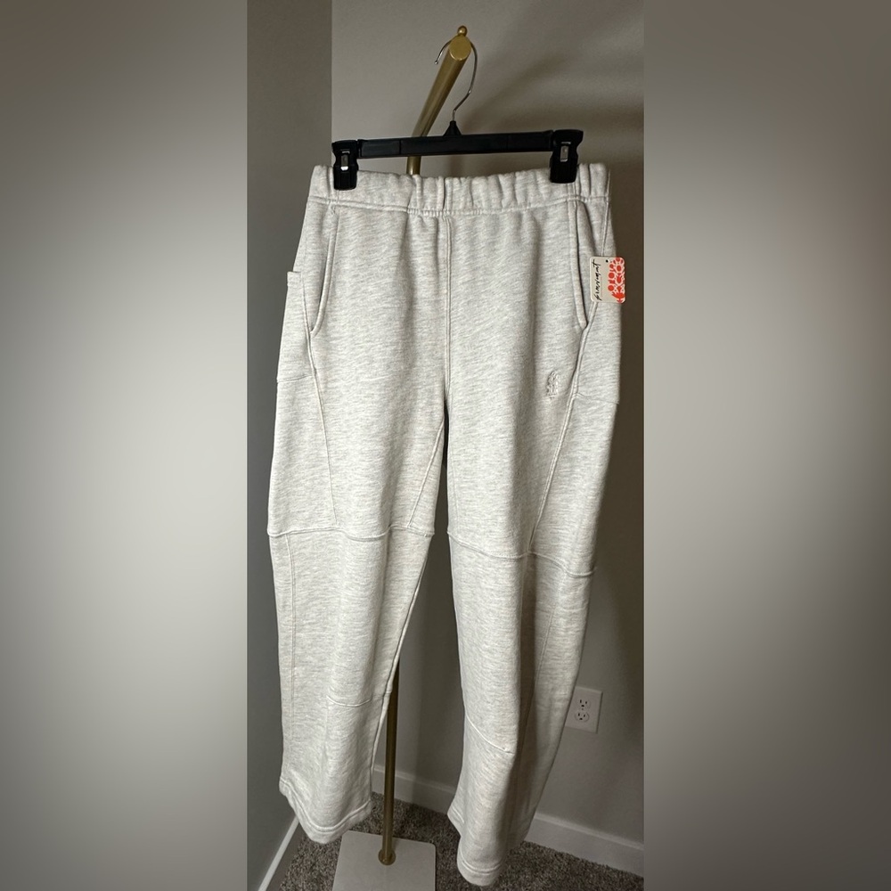 NWT! FP Movement Women's Top Score
Barrel Pants!! - Picture 5 of 7